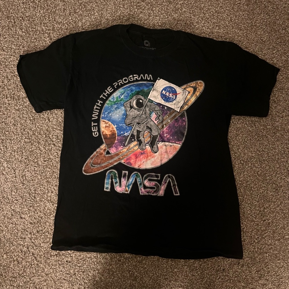 Akademiks medium NASA shirt